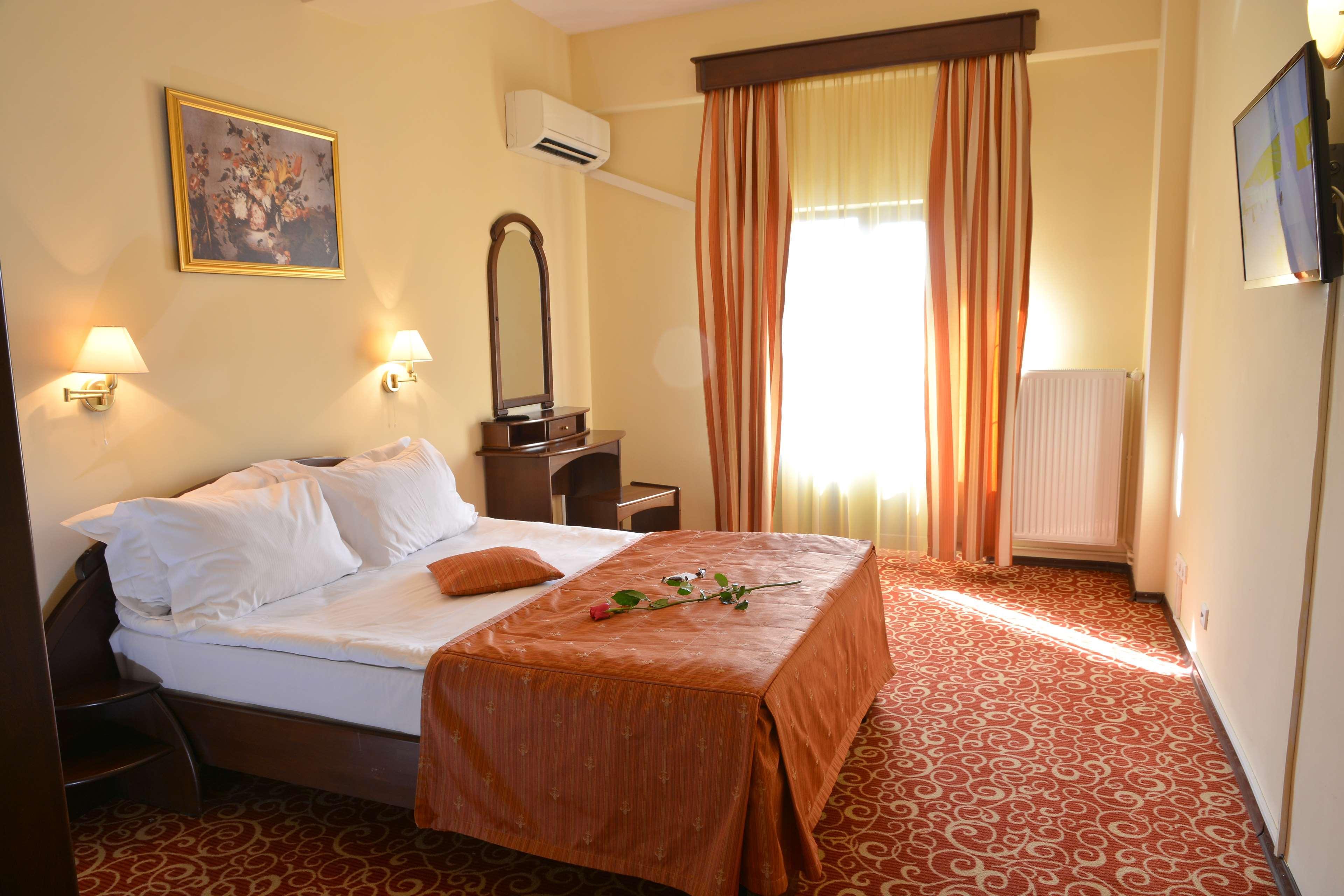 Hotel Central Ploieşti Exteriör bild