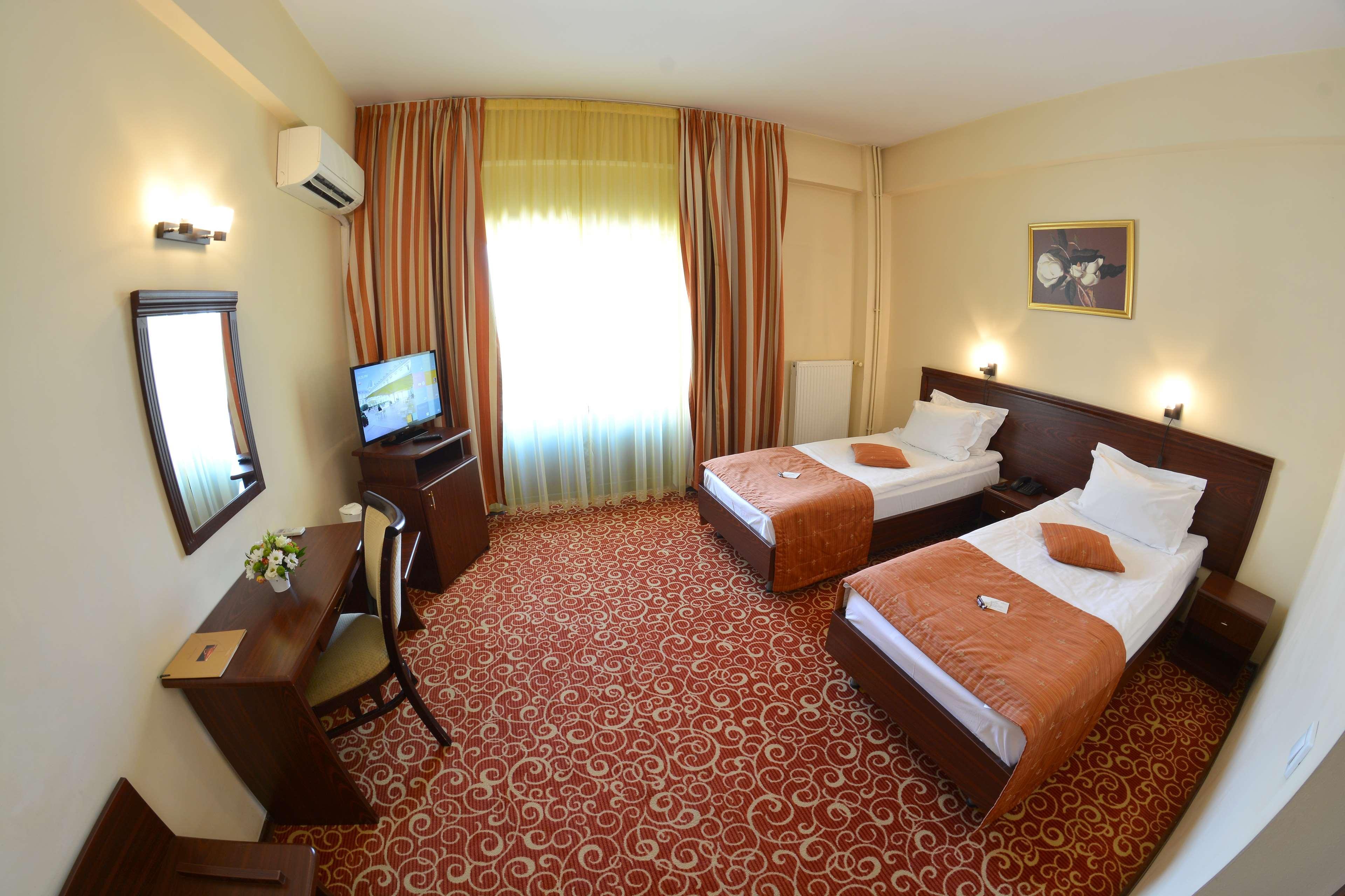 Hotel Central Ploieşti Exteriör bild