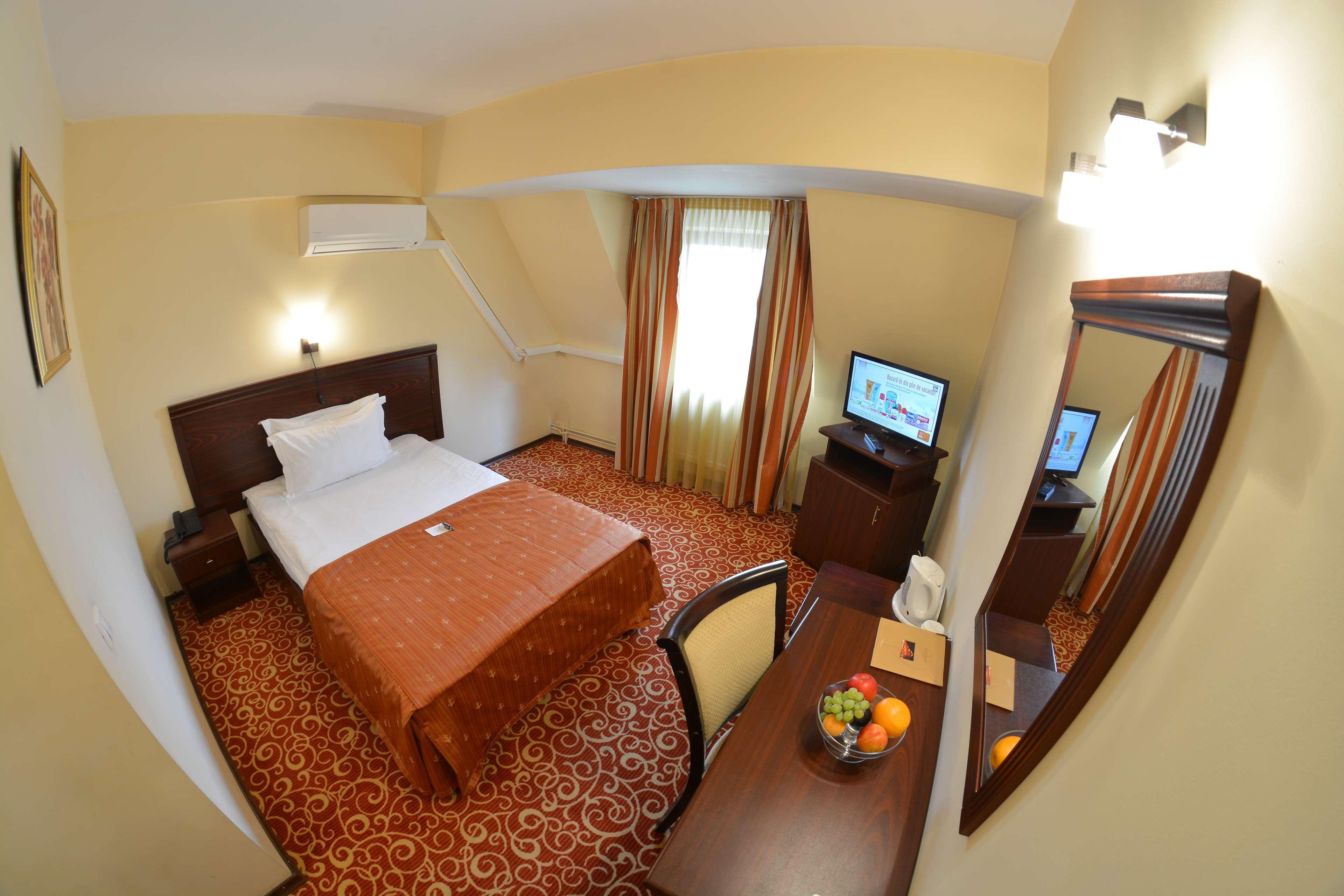 Hotel Central Ploieşti Exteriör bild