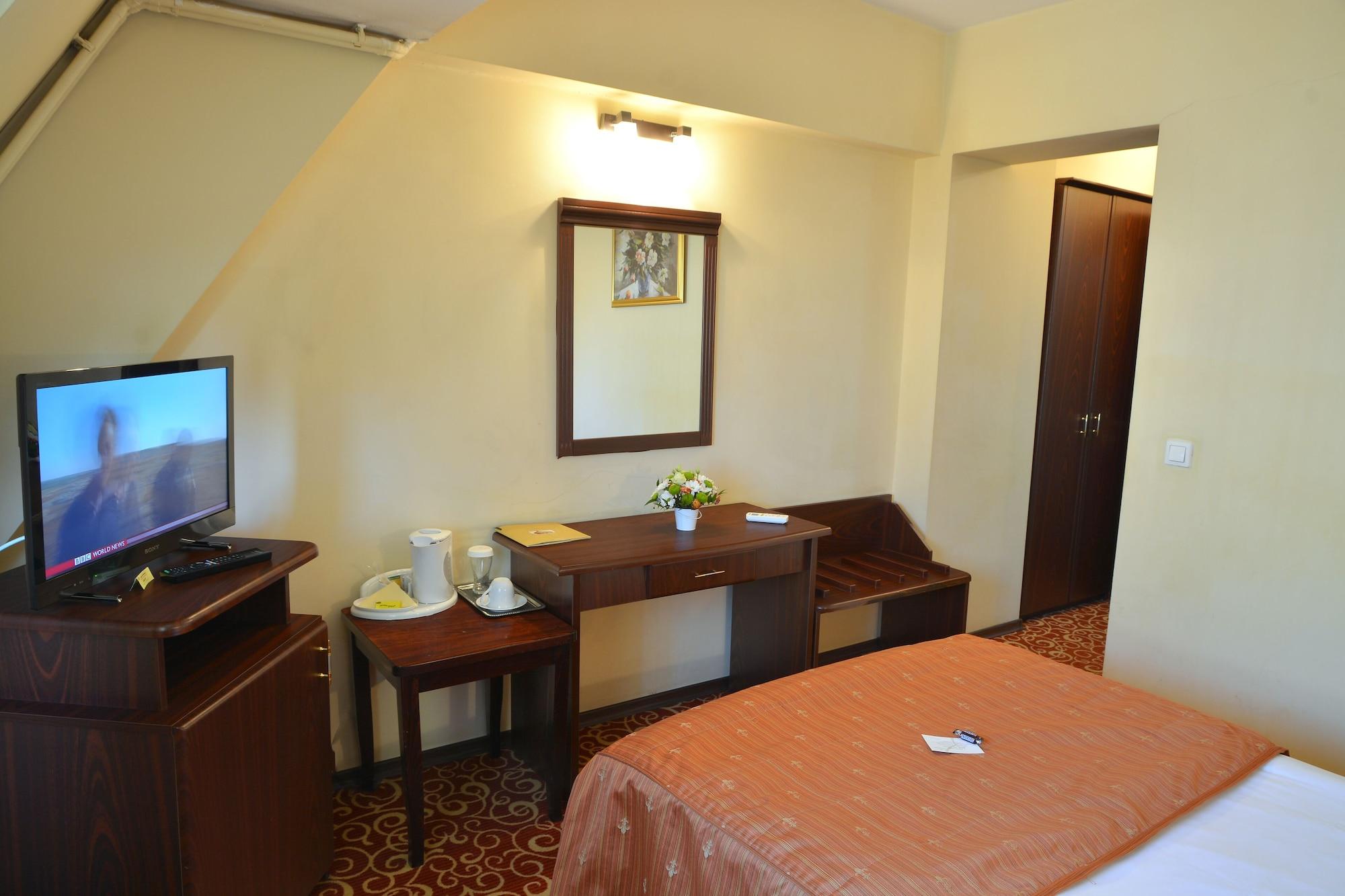 Hotel Central Ploieşti Exteriör bild