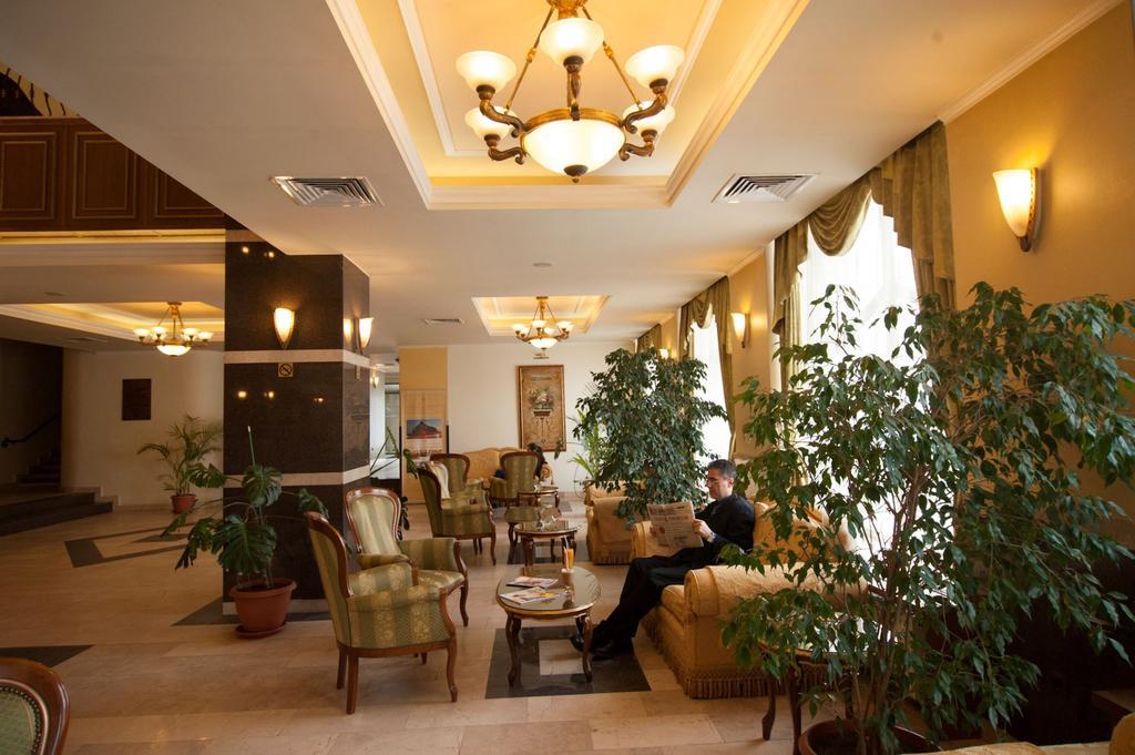 Hotel Central Ploieşti Exteriör bild