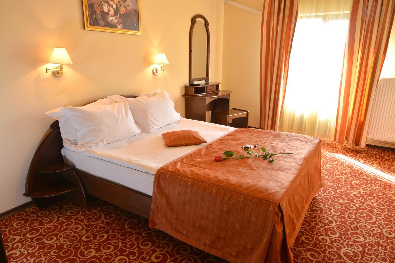 Hotel Central Ploieşti Exteriör bild