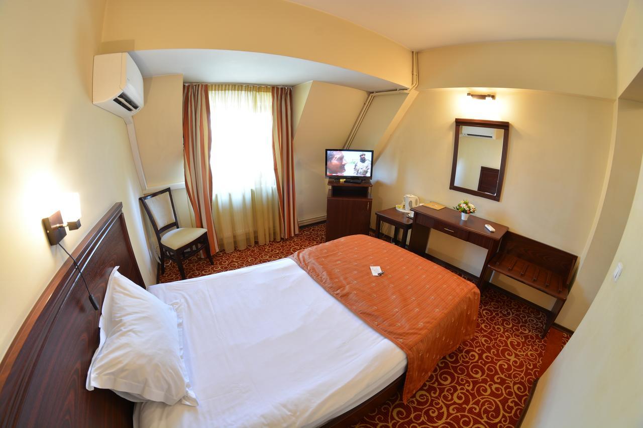 Hotel Central Ploieşti Exteriör bild