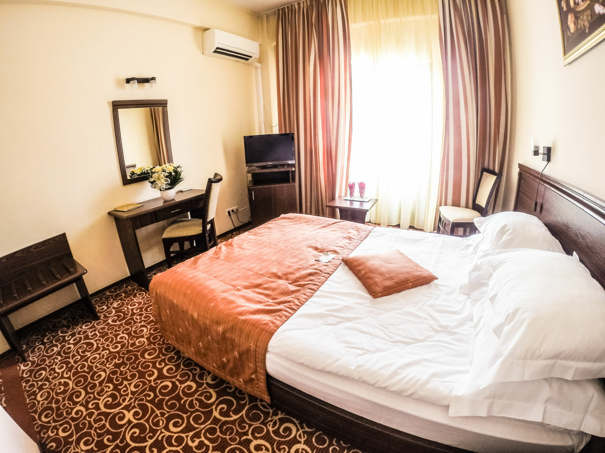 Hotel Central Ploieşti Exteriör bild